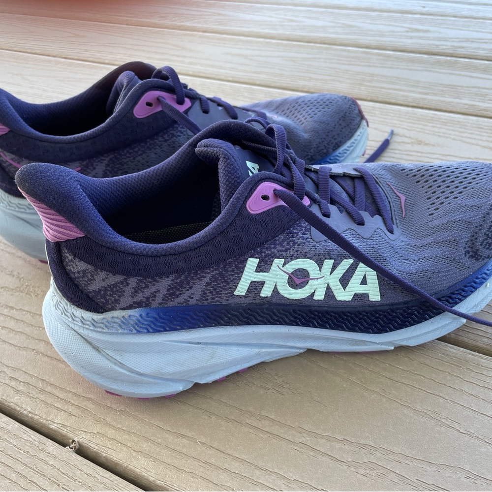 Hoka Women’s Challenger ATR 7 Meteor/Night size 8.5